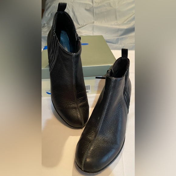 Softwalk Santee Rustic Black Booties, Size 10.5M - Picture 2 of 9